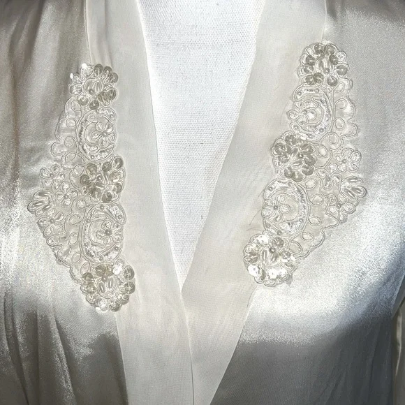 **SOLD ON MARKETPLACE ❤️Cato silky robe with appliqués on chest - Picture 6 of 9